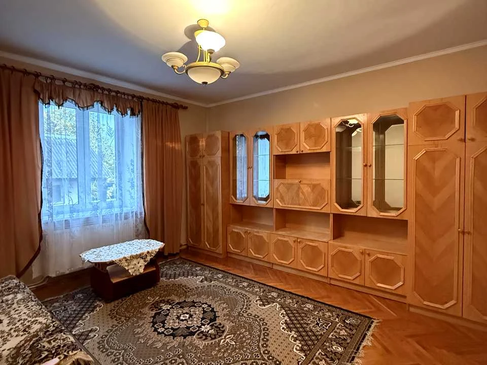Квартира. Чоп, Молодіжна