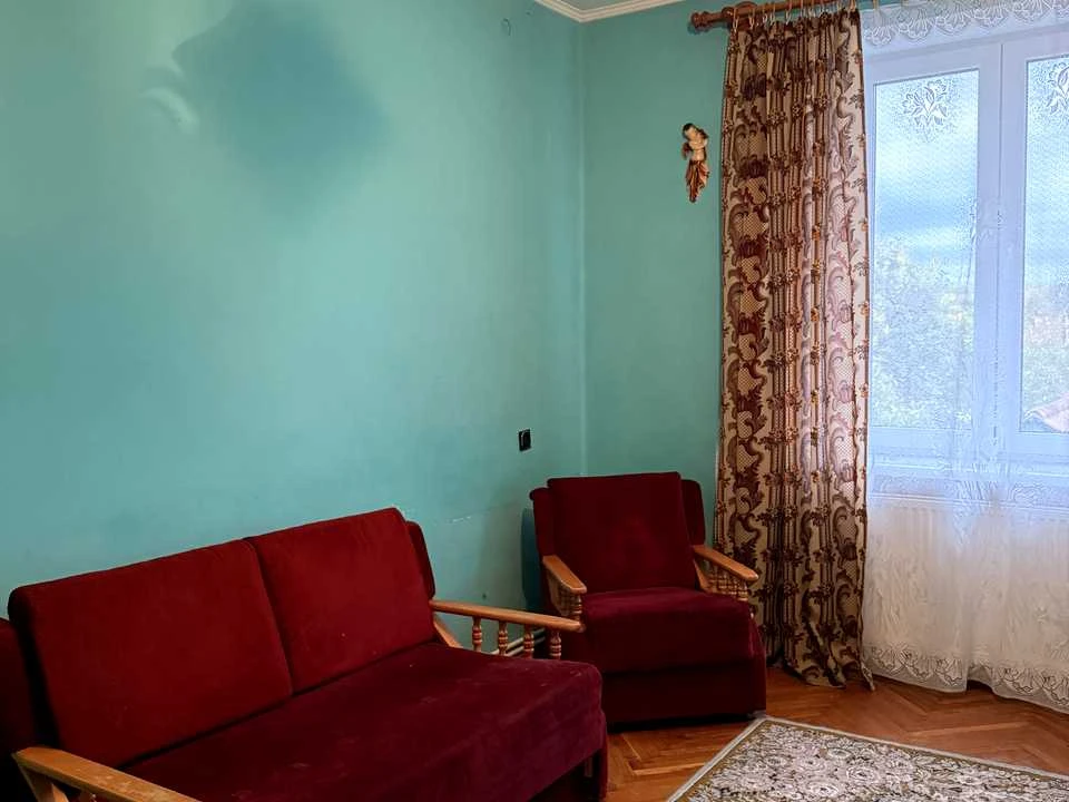 Квартира. Чоп, Молодіжна