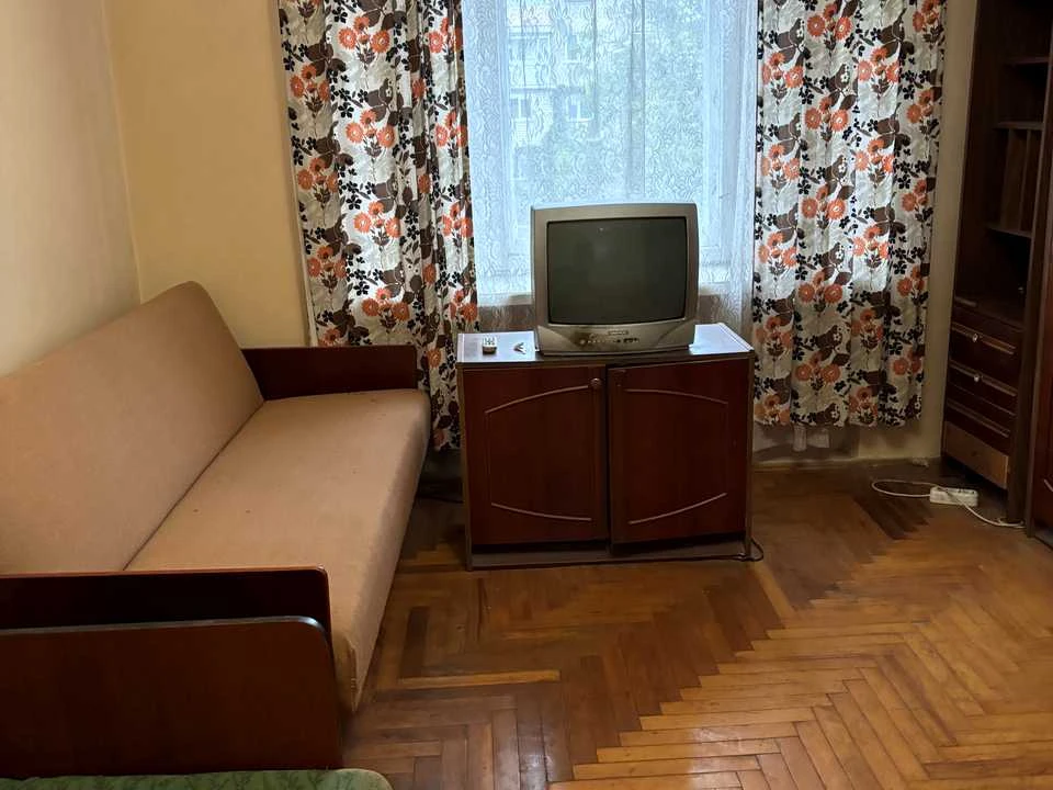 Apartment. Chop, Zalesnykiv Street.