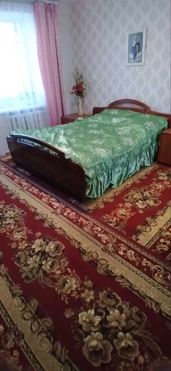 Продається 4-кімнатна квартира в місті Вільнянськ (лише продаж)