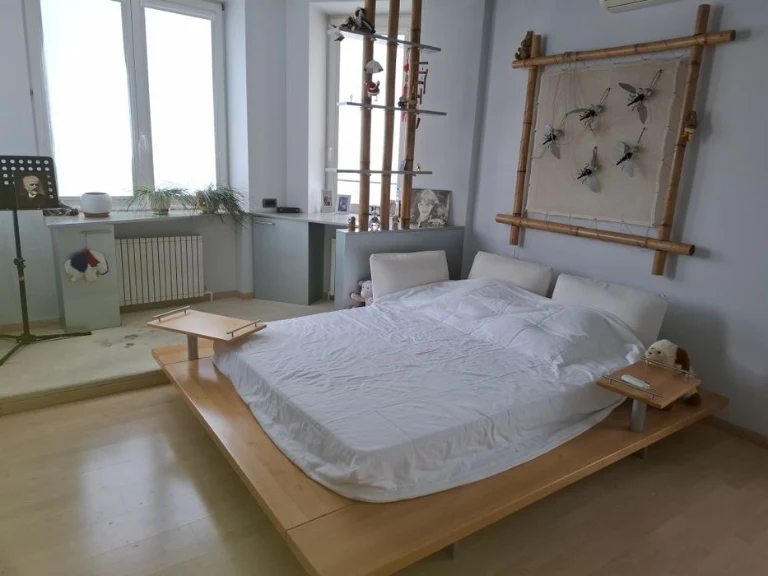 I will sell 4 pcs. an apartment in the best district of Odessa on Dovzhenko Street