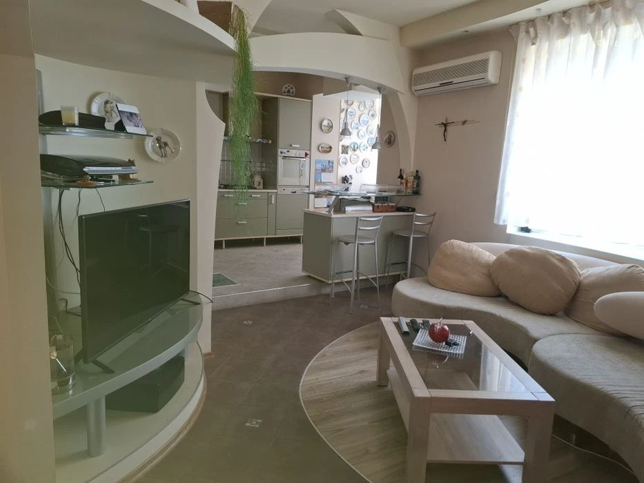I will sell 4 pcs. an apartment in the best district of Odessa on Dovzhenko Street