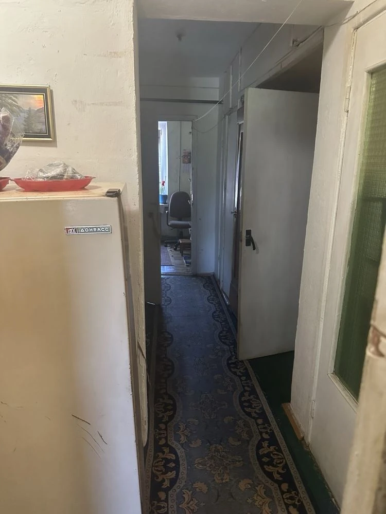 Selling a 3-bedroom apartment in Volnyansk