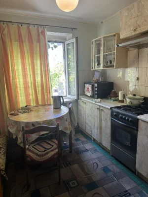 Selling a 3-bedroom apartment in Volnyansk
