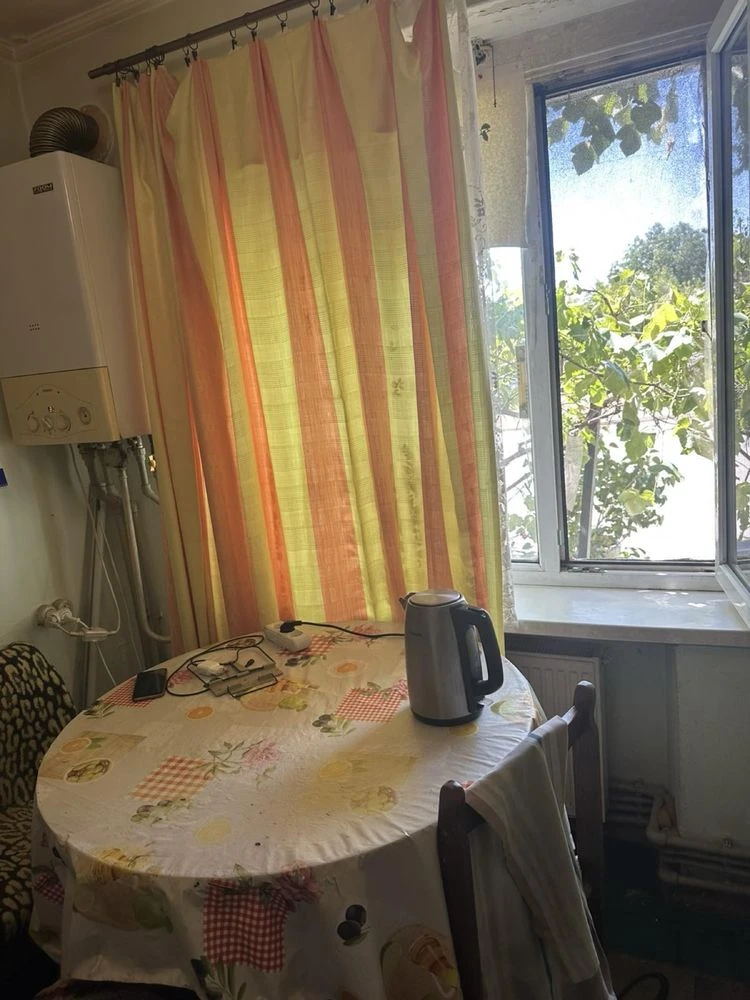 Selling a 3-bedroom apartment in Volnyansk