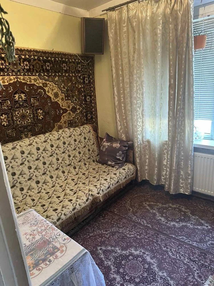 Selling a 3-bedroom apartment in Volnyansk