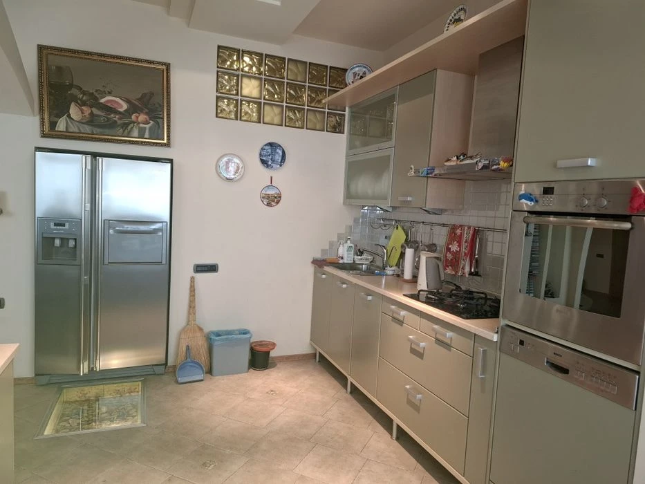 I will sell 4 pcs. an apartment in the best district of Odessa on Dovzhenko Street
