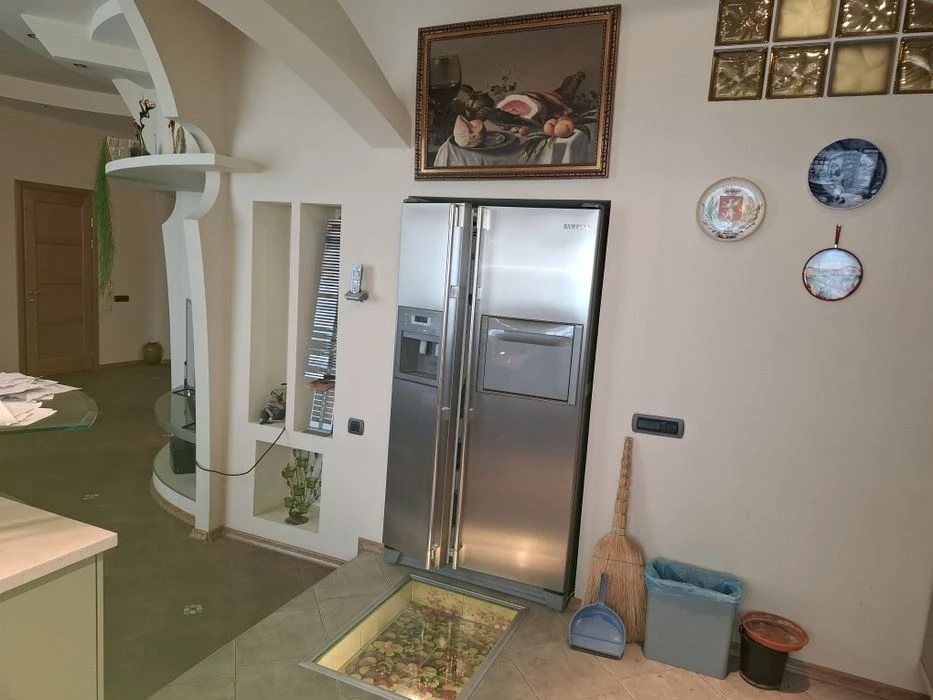 I will sell 4 pcs. an apartment in the best district of Odessa on Dovzhenko Street