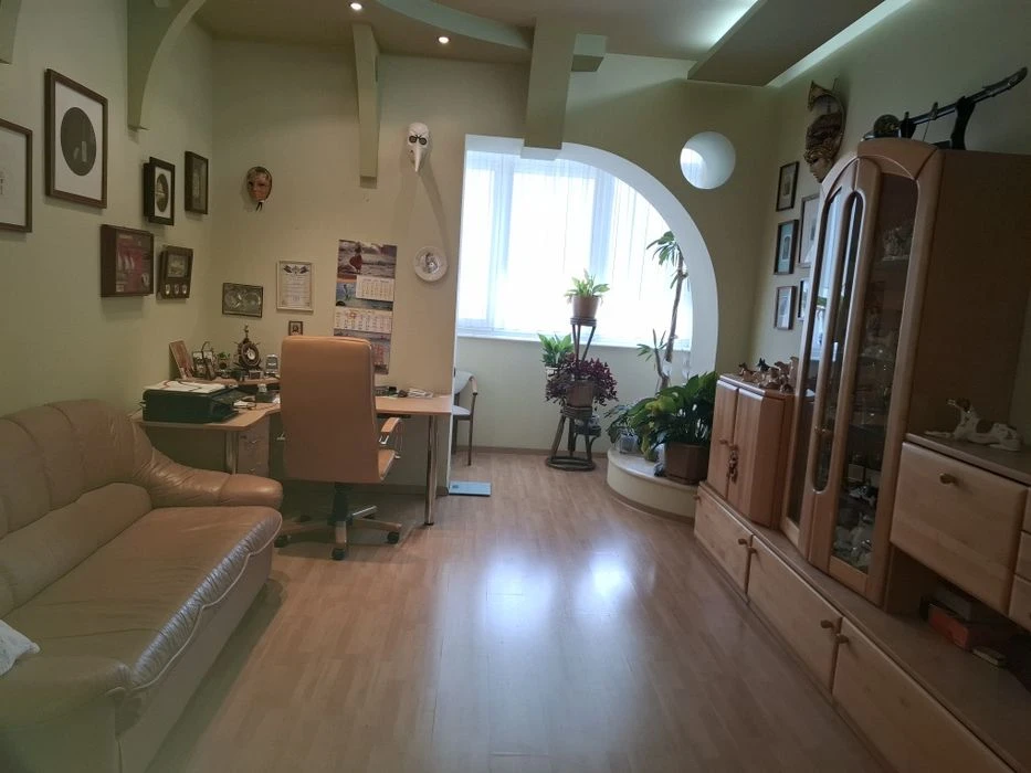 I will sell 4 pcs. an apartment in the best district of Odessa on Dovzhenko Street