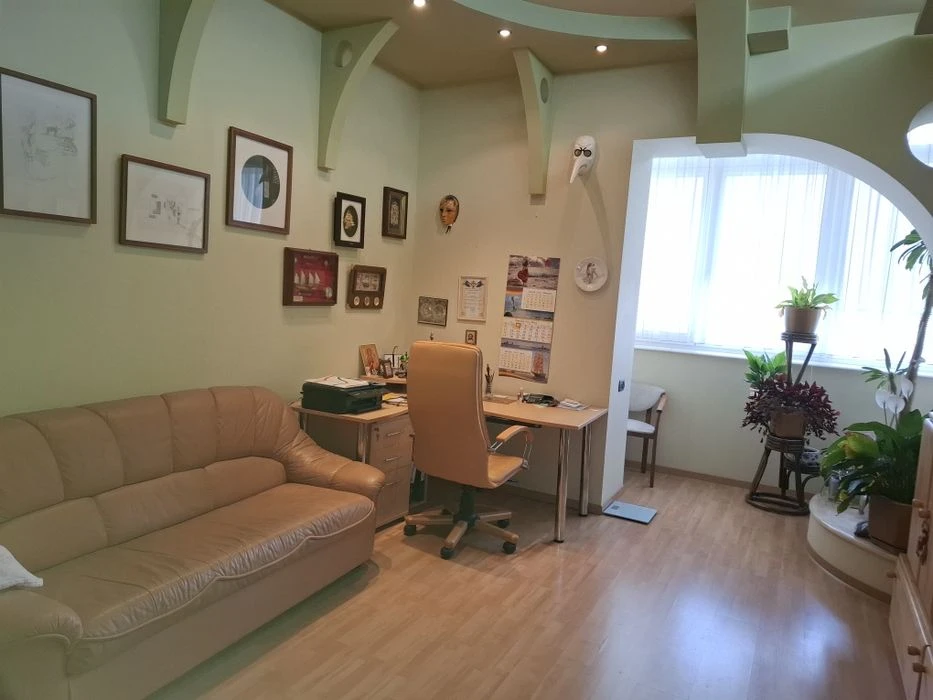 I will sell 4 pcs. an apartment in the best district of Odessa on Dovzhenko Street