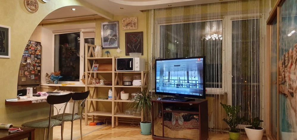 Apartment for Sale: 4 Rooms