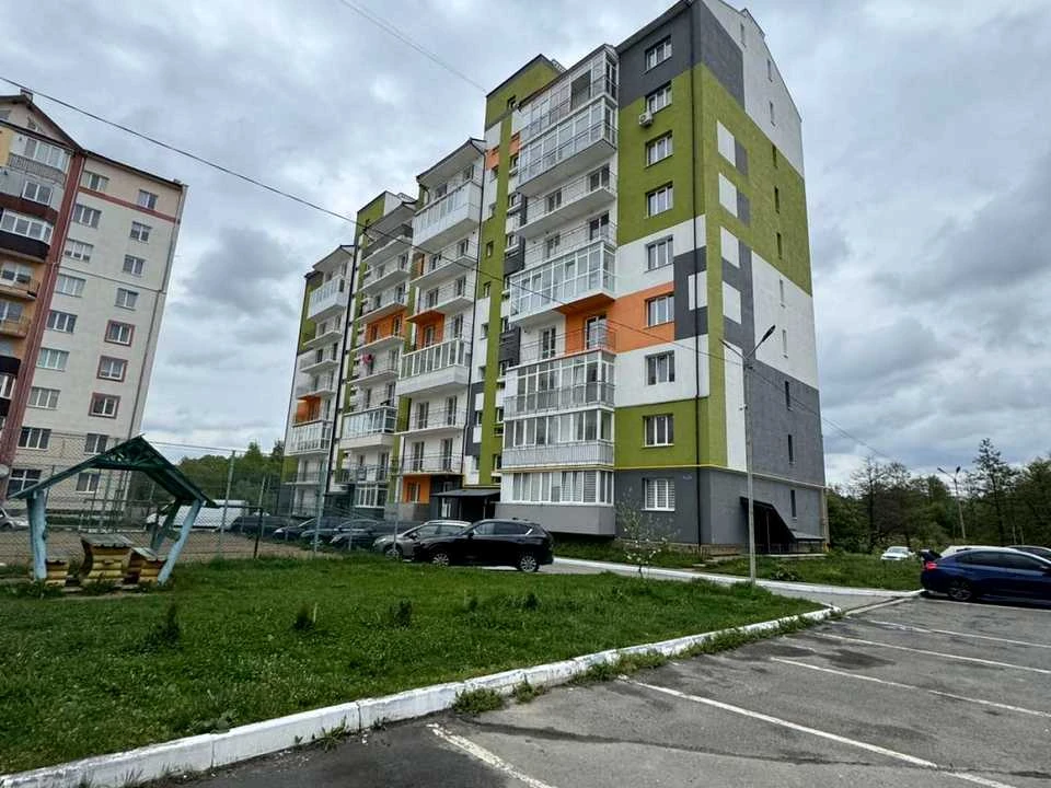 Квартира. Долина, Обліски вул.