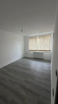 Продаж трикімнатній квартири