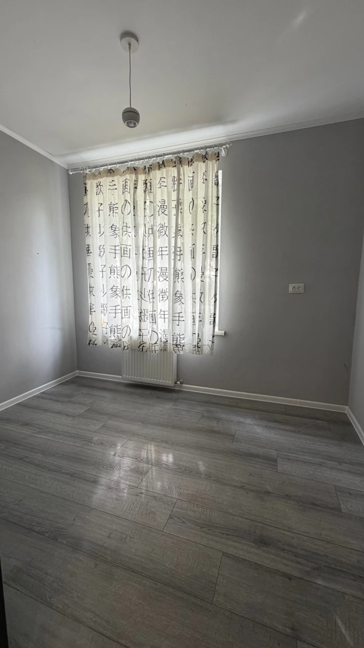 Продаж трикімнатній квартири