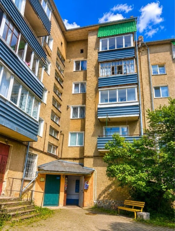 Четырёхкомнатная квартира 80 м2, с ремонтом в городе Долина