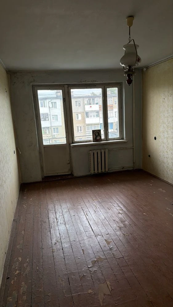 Продается 3-комнатная квартира на ул. Хмельницкого в г. Калуш