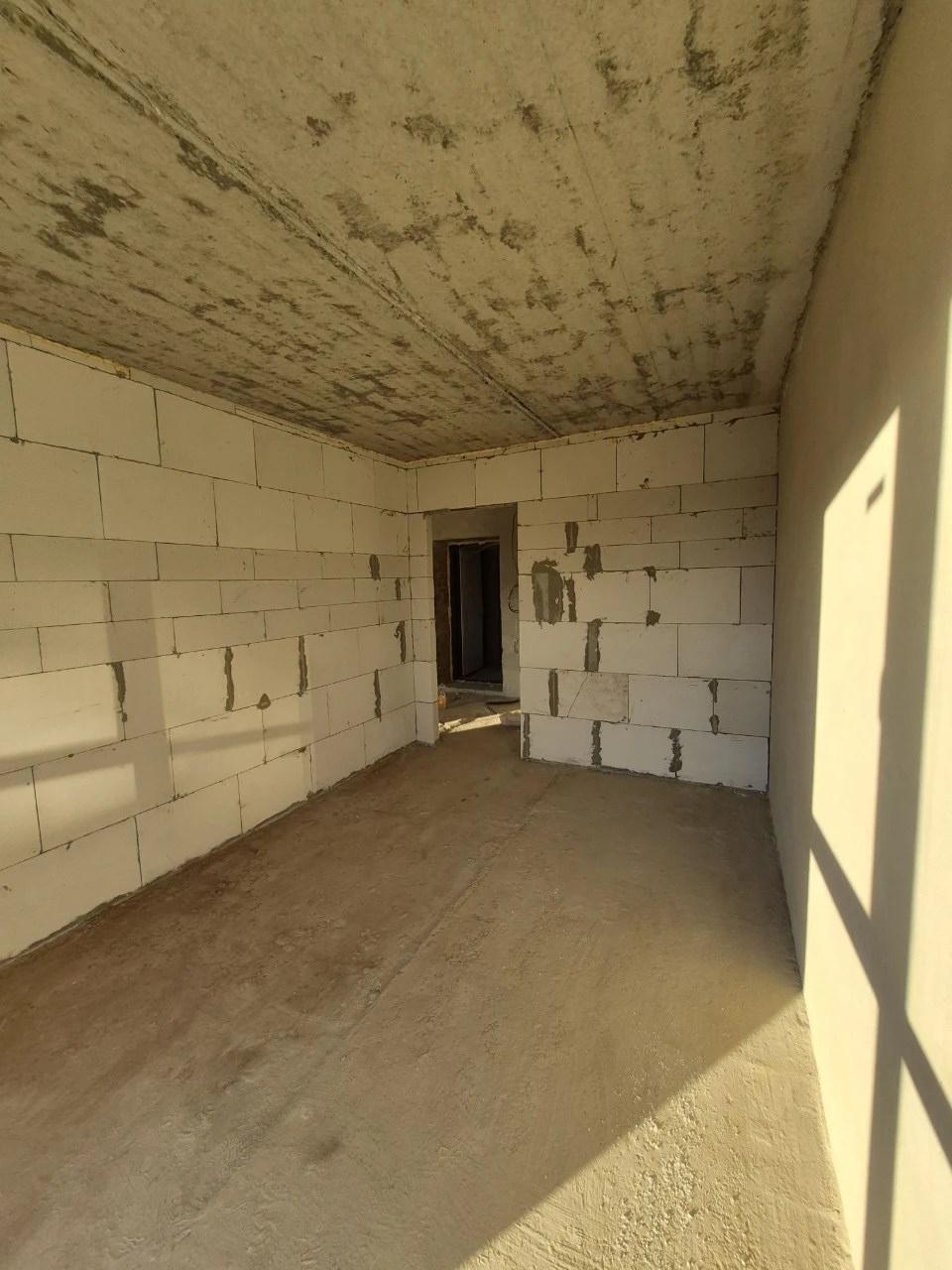 Однокімнатна простора квартира в готовому будинку (46 м²)