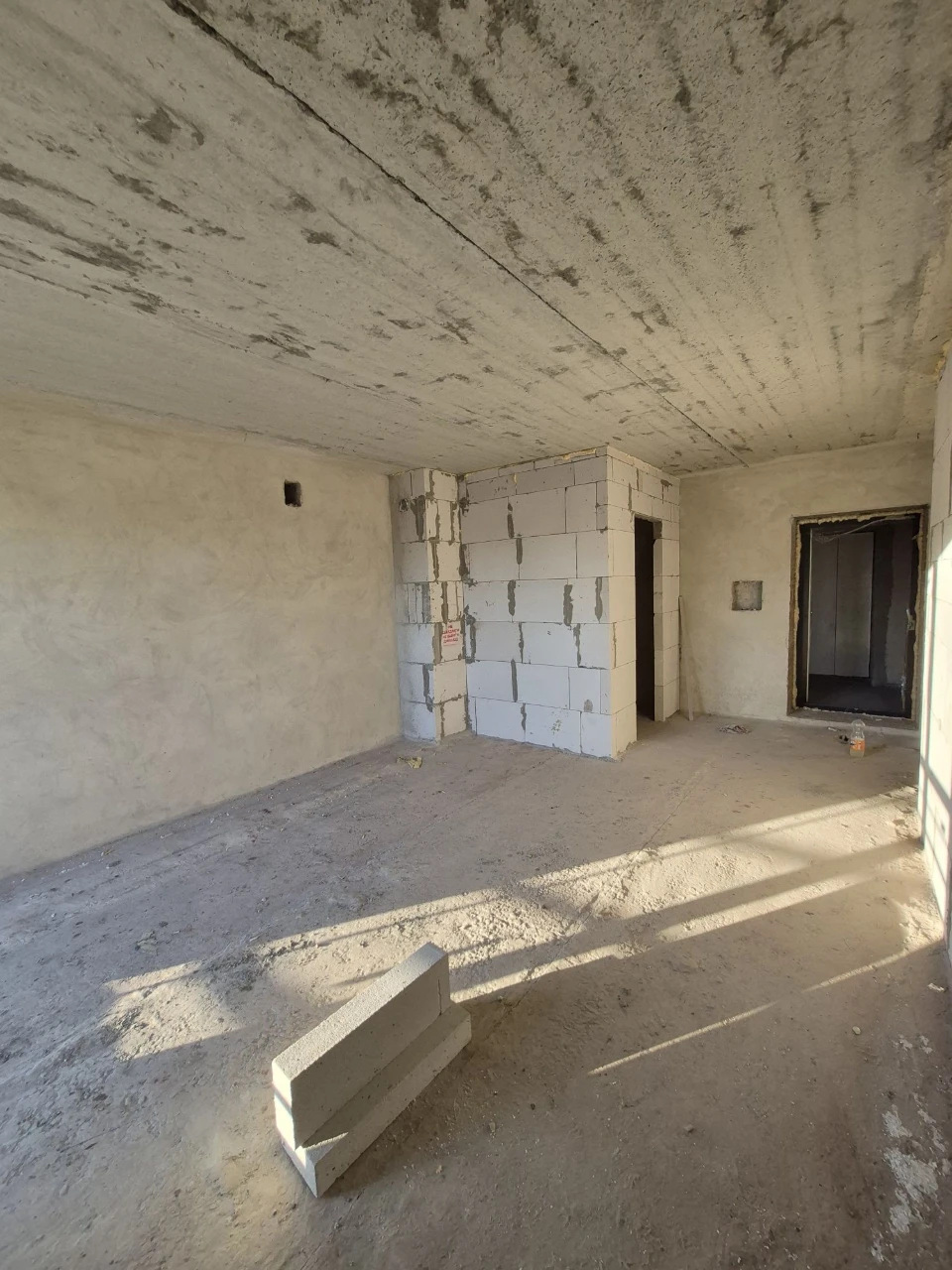 Однокімнатна простора квартира в готовому будинку (46 м²)