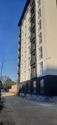 Однокімнатна простора квартира в готовому будинку (46 м²)