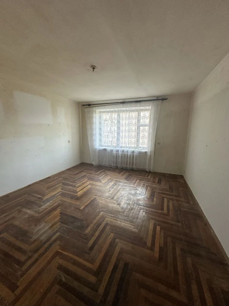 Продам 3 кім квартиру в  центрі вул Каракая можливий продаж