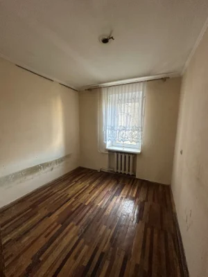 Продам 3 кім квартиру в  центрі вул Каракая можливий продаж