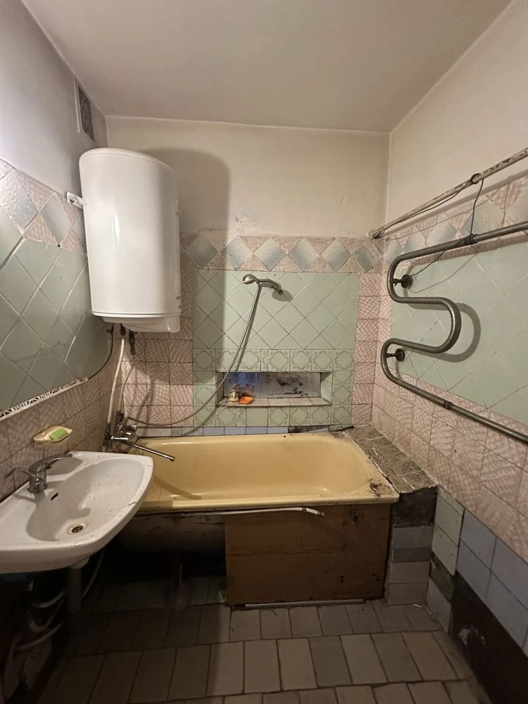 Продам 3 кім квартиру в  центрі вул Каракая можливий продаж