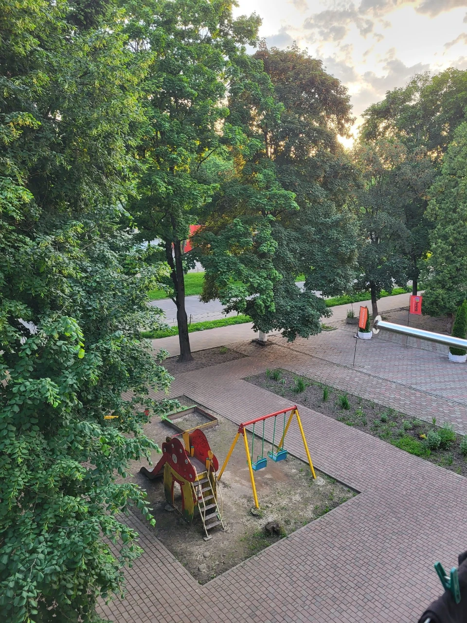 Продам 2 кімнатна.