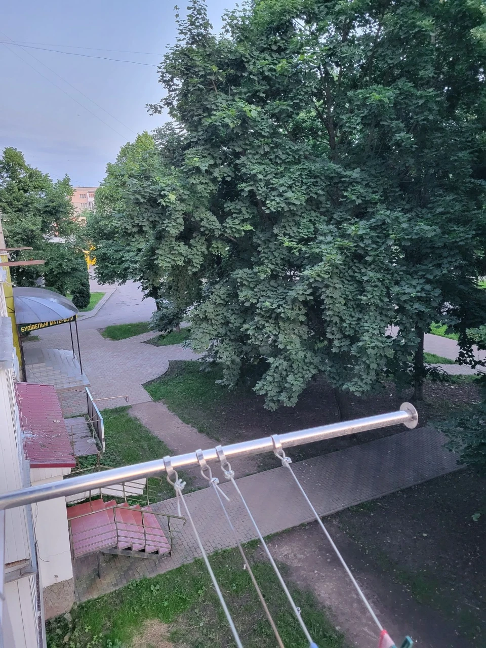 Продам 2 кімнатна.