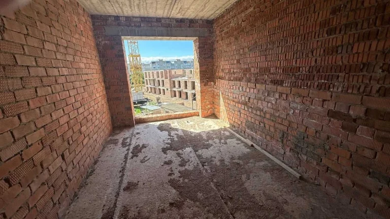 Sale of a spacious, bright 2-bedroom apartment with views