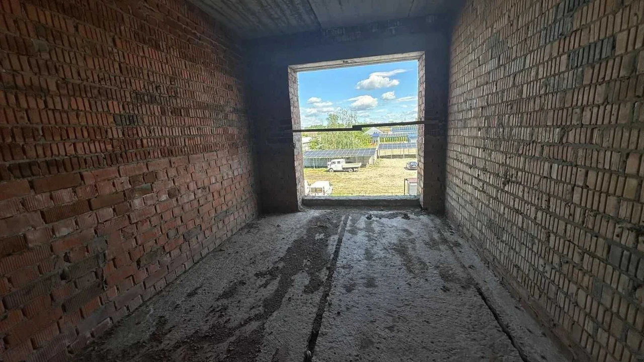 Sale of a spacious, bright 2-bedroom apartment with views