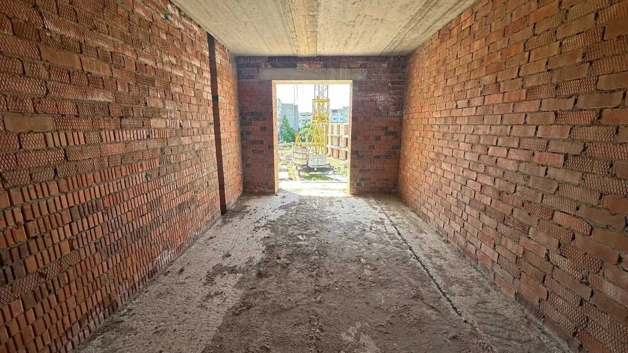 Sale of a spacious, bright 2-bedroom apartment with views