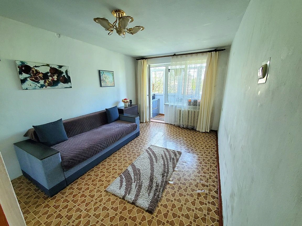 Продам 2-кімнатну квартиру  з усім (48 м.кв.)