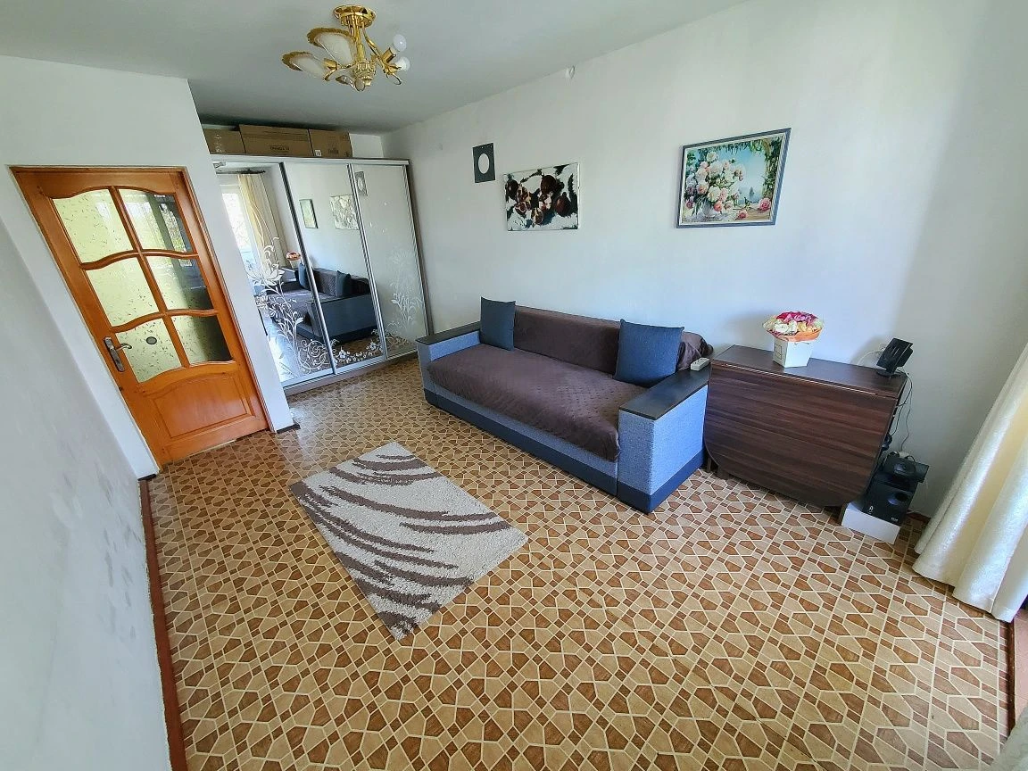 Продам 2-кімнатну квартиру  з усім (48 м.кв.)