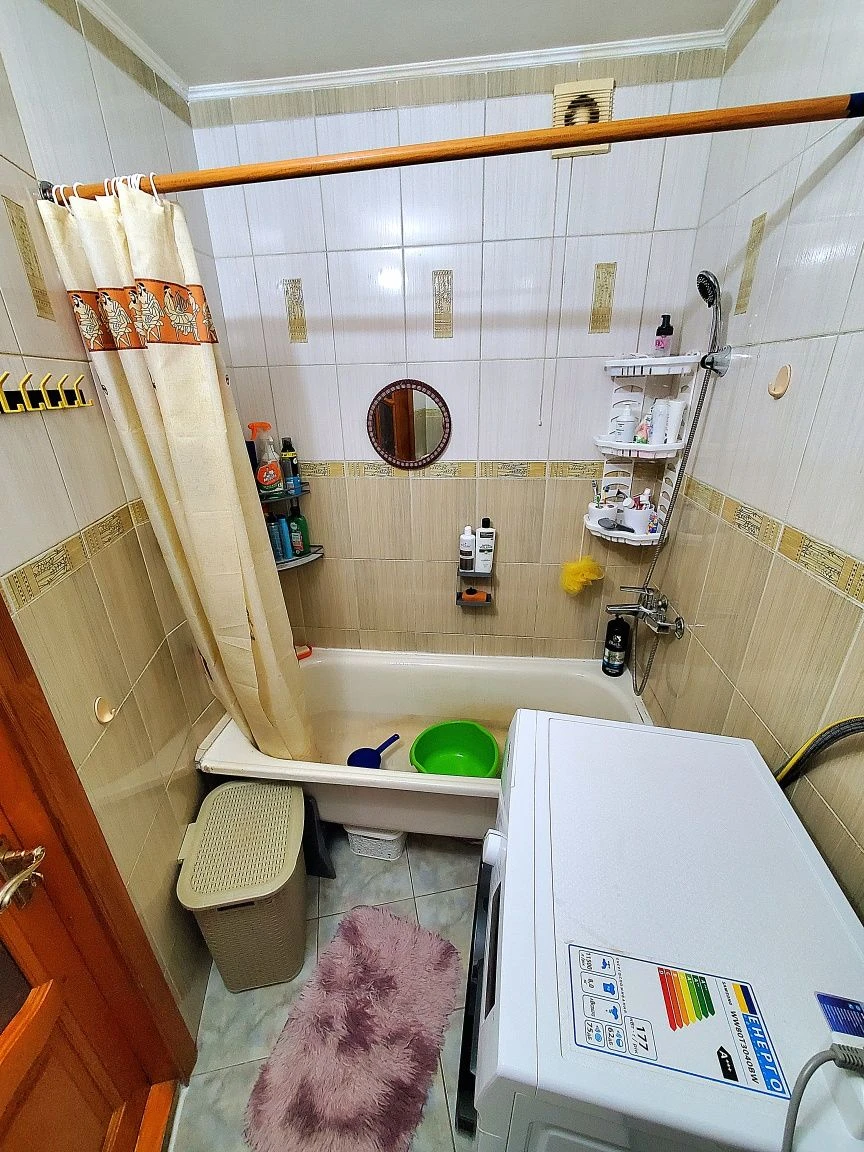 Продам 2-кімнатну квартиру  з усім (48 м.кв.)