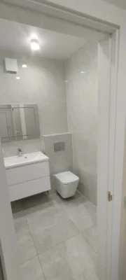 Власник. Продається двокімнатна квартира в зданій та заселен