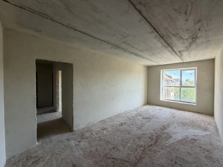 Apartment for sale: 2-bedroom apartment in a new building near the city park.