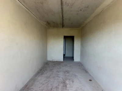 Продається 2-кімнатна квартира в новому будинку біля міського парку.