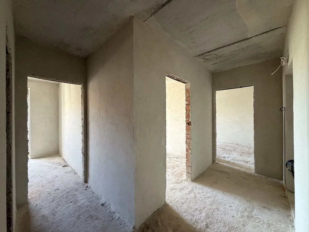 Продається 2-кімнатна квартира в новому будинку біля міського парку.