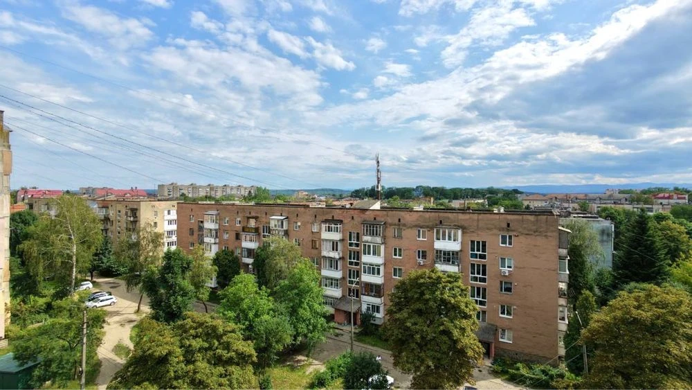 Продаётся трёхкомнатная квартира в прекрасном районе города Коломия