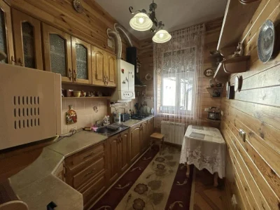 Продається 3-кімнатна квартира в центрі
