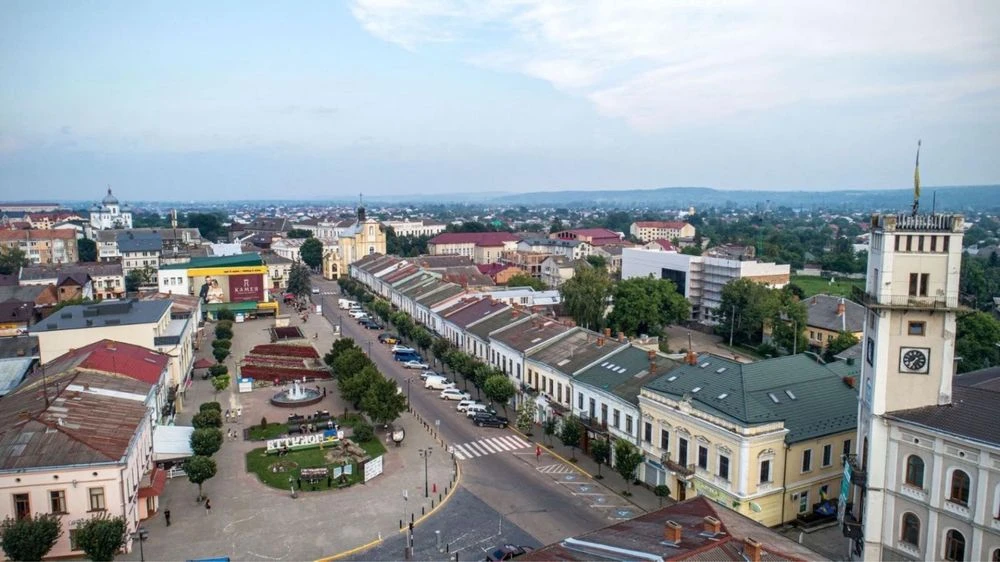 Продается 1-комнатная квартира в центре города с мебелью и техникой.