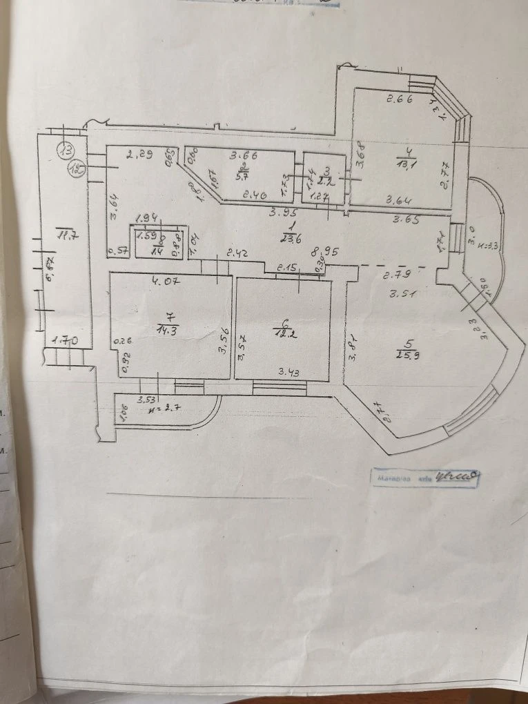 Продам 3-кімнатну квартиру-сирець у заселеному будинку