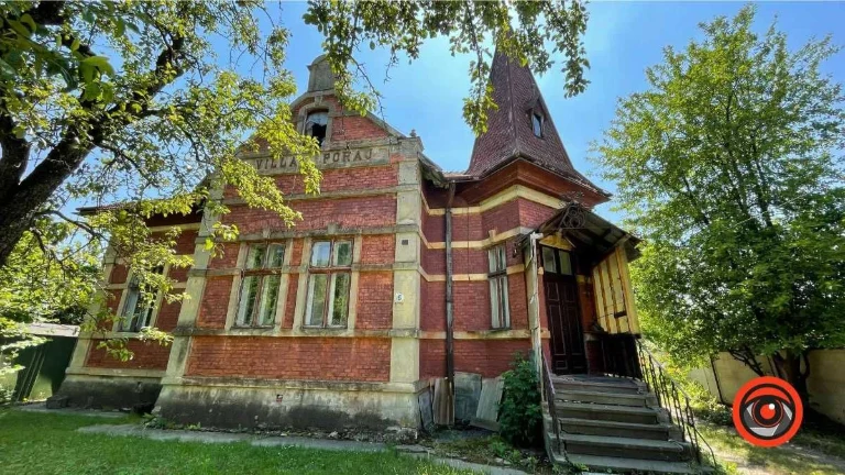 Land of 8 acres and apartment in a historic building/Center/City of Kol
