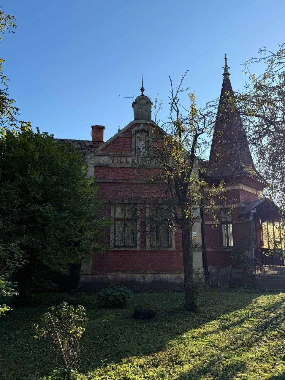 Land of 8 acres and apartment in a historic building/Center/City of Kol