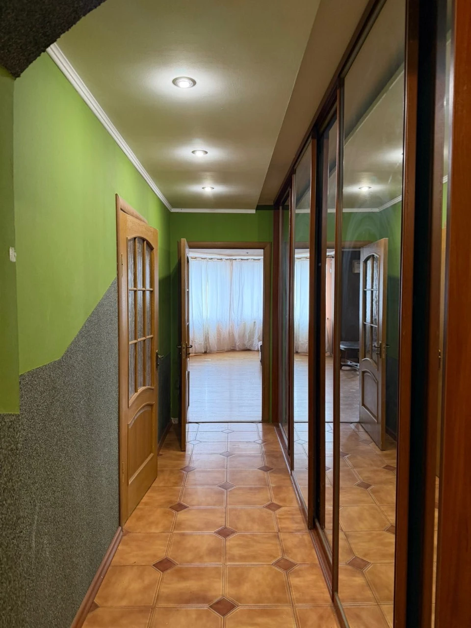 Элитная квартира недалеко от парка в Коломы.