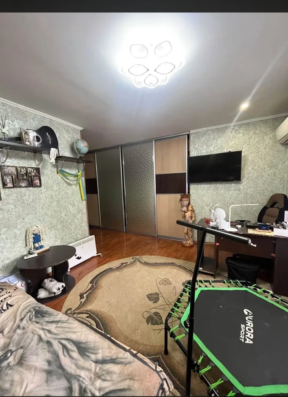 Продається 4-кімнатна квартира площею 120 кв.м.
