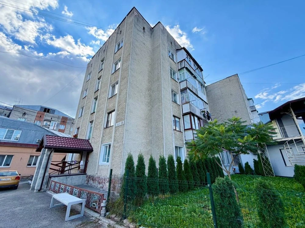 Sale of a two-bedroom apartment in the city of Tysmenytsia