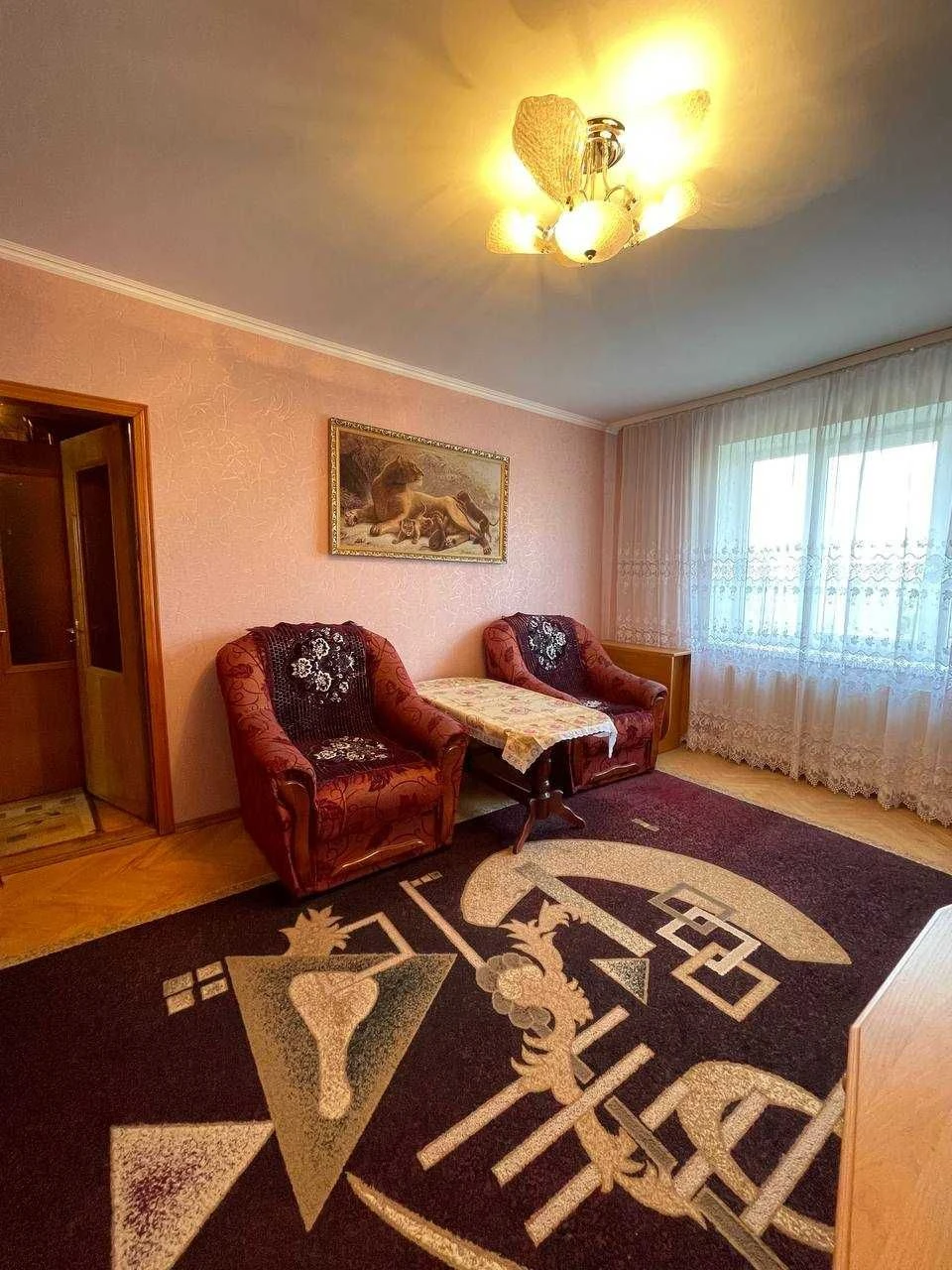 3к квартира з гаражем  в центрі. Постанови, ваучери.