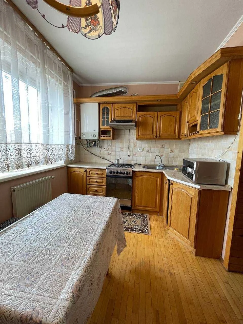 3к квартира з гаражем  в центрі. Постанови, ваучери.