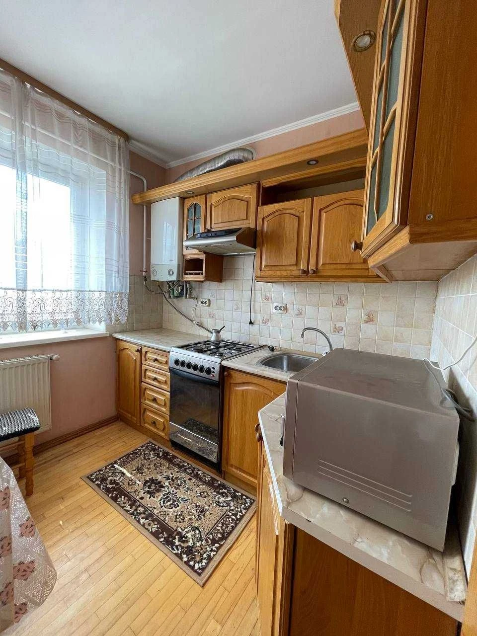 3к квартира з гаражем  в центрі. Постанови, ваучери.